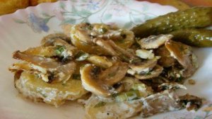 Картофель с грибами в сметане