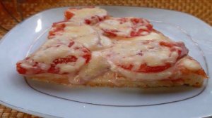 Пицца с моцареллой и гаудой