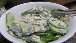 Огуречный салат с сыром