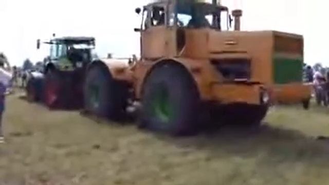 Немецкий трактор Джон Дир против К 700 смотреть онлайн