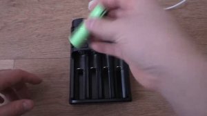 Универсальный зарядник Nitecore UM4