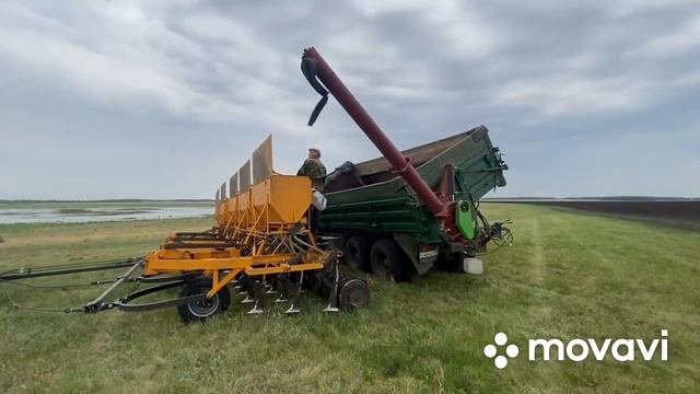 Кировцы на посевной. К-742М,два К-701,К-744Р3 со стерневыми. New Holland и К-739Мст-1 с комплексами