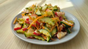 САЛАТ ЗА 5 МИНУТ! Салат на каждый день из редиски и огурца быстро и вкусно!