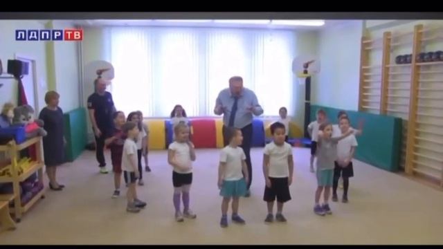 Вот это я понимаю игры, а не мячик этот туда-сюда кидать 🙈😂 смотреть онлайн