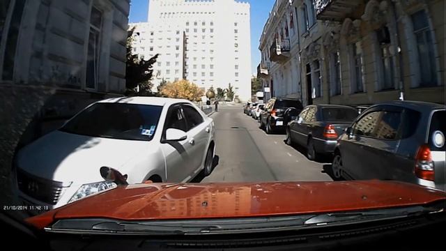 Езда по улице с односторонним движением в Тбилиси смотреть онлайн