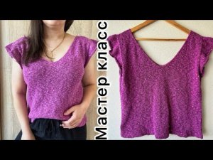 Простая майка с v-образным вырезом.