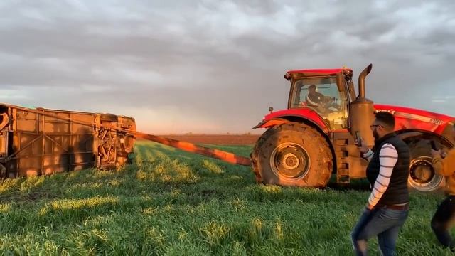 Case Magnum - Singurul tractor rezistent la TORNADA