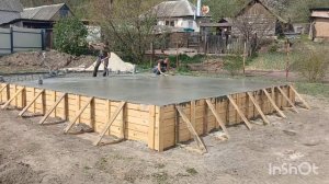 Заливка монолитной плиты с опиранием на стены ленточного фундамента.