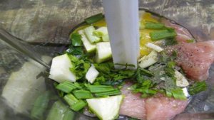 Котлеты из индейки с кабачком и зирой