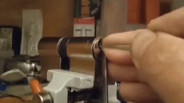 Вскрытие Vachette отмычками смотреть онлайн