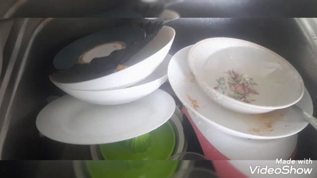 УБИРАЮ В ШКАФУ ТАРЕЛКИ