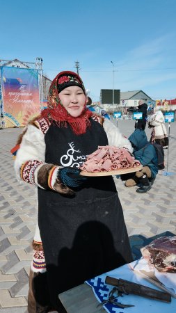 "Ямальская строганина 2025". Самую вкусную  из мяса оленя на Ямале делает жительница с.Панаевск.