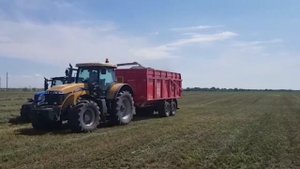Прицепной кормоуборочный комбайн КДП-3000 на заготовке сенажа