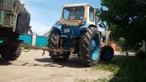 Трактор ЮМЗ-6 с прицепом