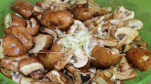 Шампиньоны с чесночным соусом