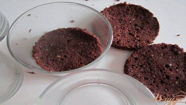 Фруктовый десерт с муссом из сгущеного молока