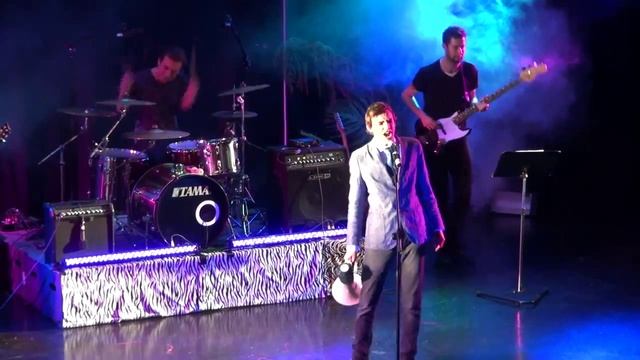 Richard Wills performs "Feeling Good" at Showcase 2012, Massey High School смотреть онлайн