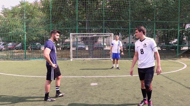 20 ТИПА ФУТБОЛИСТИ смотреть онлайн