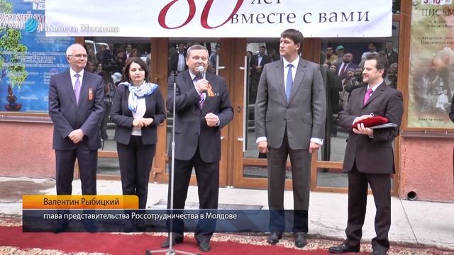 Театр Чехова получил в дар от Посольства России и АО «Молдовагаз» автобус