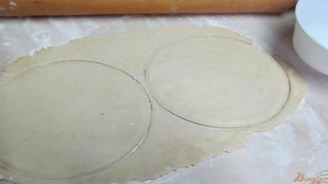 Луковая тарталетка с яйцом пашот