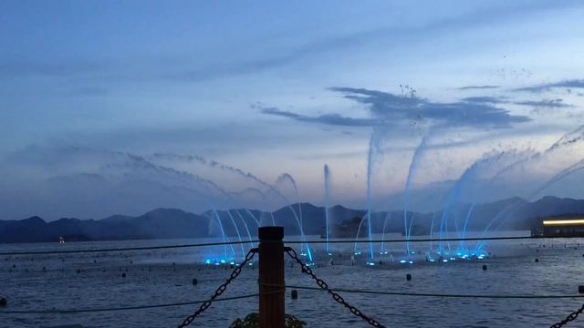Hangzhou West Lake Fountain - Santorini (2016) смотреть онлайн