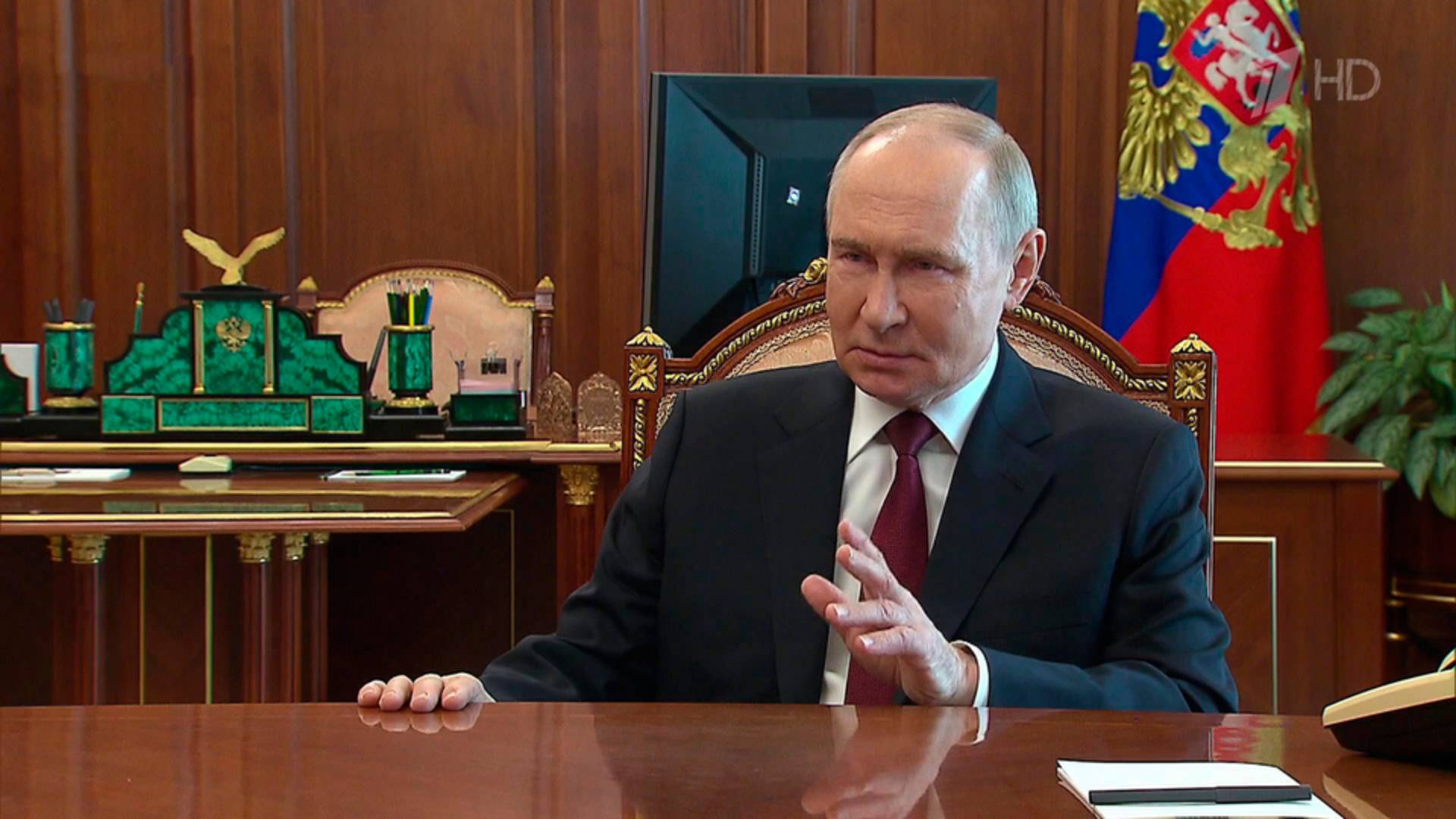 Владимир Путин объявил пасхальное перемирие до 00:00 21 апреля
