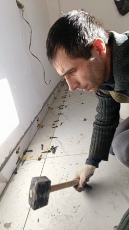 Убираем зажимы плитки
