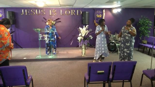 Singing Sis Tiara and Sis Shannon, Greater Works Deliverance Ministries International Inc. смотреть онлайн