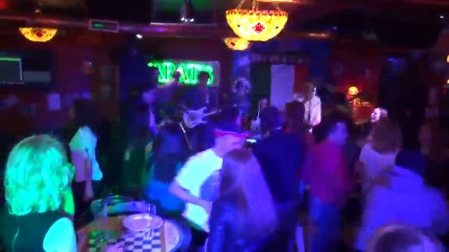 Кавер-группа "Капитал" в Harat's Pub! смотреть онлайн