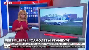 Пассажир пытался во время полета открыть дверь самолета
