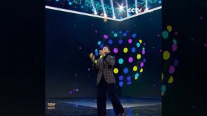 Dazzling bouncing balls| CCTV English