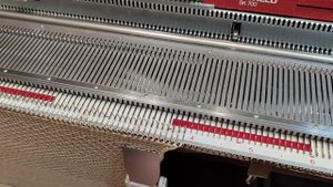 В наличии вязальная машина Silver Reed SK 700