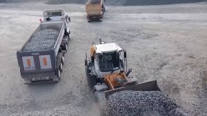 Погрузка щебня в тонары