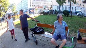 Autistin treibt Sport mit ihren Freunden /// Ball, Badminton, Seilspringen im Park ///September 202