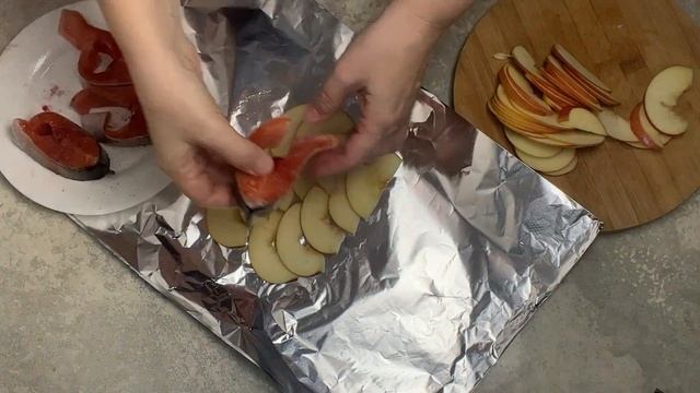 КАК ПРИГОТОВИТЬ РЫБУ С ЯБЛОКАМИ В ДУХОВКЕ? Оригинальное блюдо на праздничный стол и на каждый день смотреть онлайн