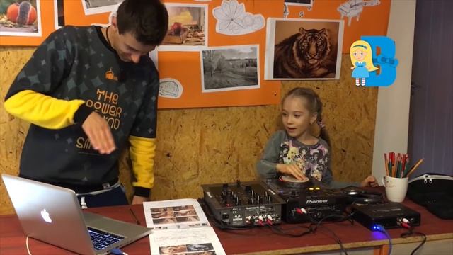 Владка шоколадка решила стать крутым диджеем, первый урок, школа DJ