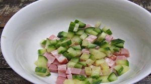 Салат с кукурузой сыром и овощами