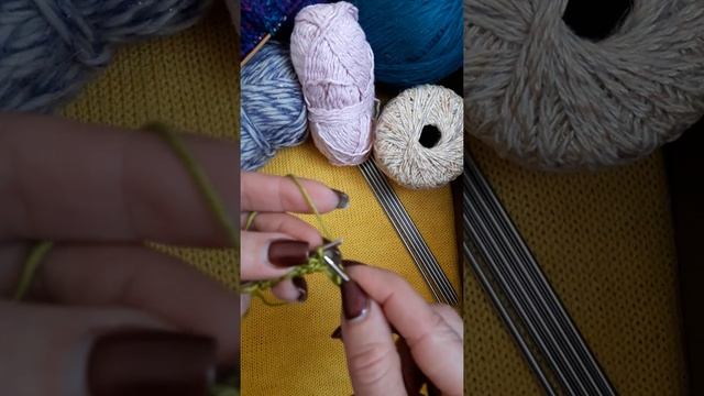Уроки вязания спицами. Урок 2. Лицевая и кромочная петли.