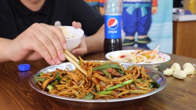 3斤面条，阿强做一大盘鸡蛋火腿炒面，鲜香入味，大口吸面真过瘾【cram阿强】