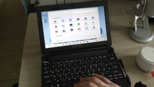 Windows 11 на 15-ти летнем нетбуке с 1 ядерным 1-но поточным процессором Emachines E350