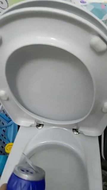 чистим унитаз Comet😍 смотреть онлайн