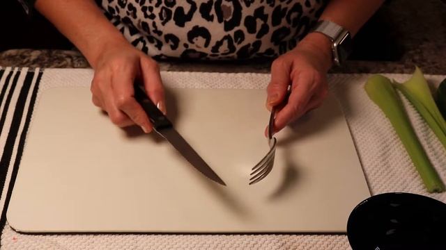 Is it safe to handle knives if you are blind or have low vision? смотреть онлайн