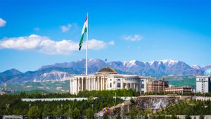 Душанбе отмечает день рождения. Почему столицу Таджикистана называют городом гигантов?