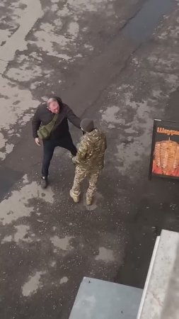 В Одессе дали поджопника тцкашнику 🤣