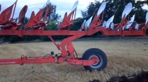 Горанка трактором клас лексіон 930 плуг кун 8 корпусний