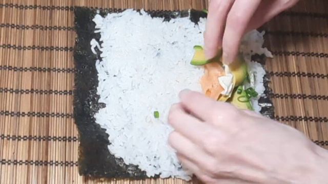 Роллы ФИЛАДЕЛЬФИЯ. 🍣Эксперименальный Рецепт Приготовления Роллов в Домашних Условиях. 😋