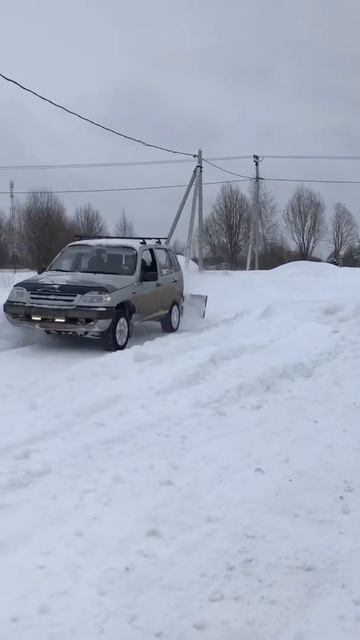 Чистка снега зимой самодельным отвалом смотреть онлайн