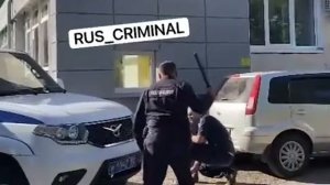 В Уфе неадекватный мужчина напал с ножом на полицейских.

Всё случилось сегодня утром.
Пьяный мужчи