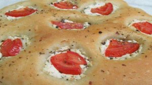 Фокачча с творогом и помидором