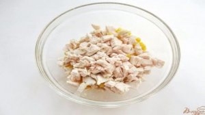 Салат с куриной грудкой и кукурузой